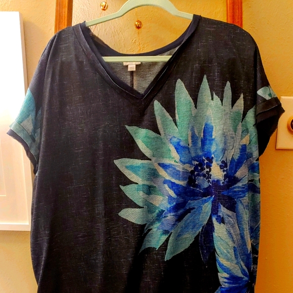 Avenue Tops - Short Sleved Floral Blouse - Avenue